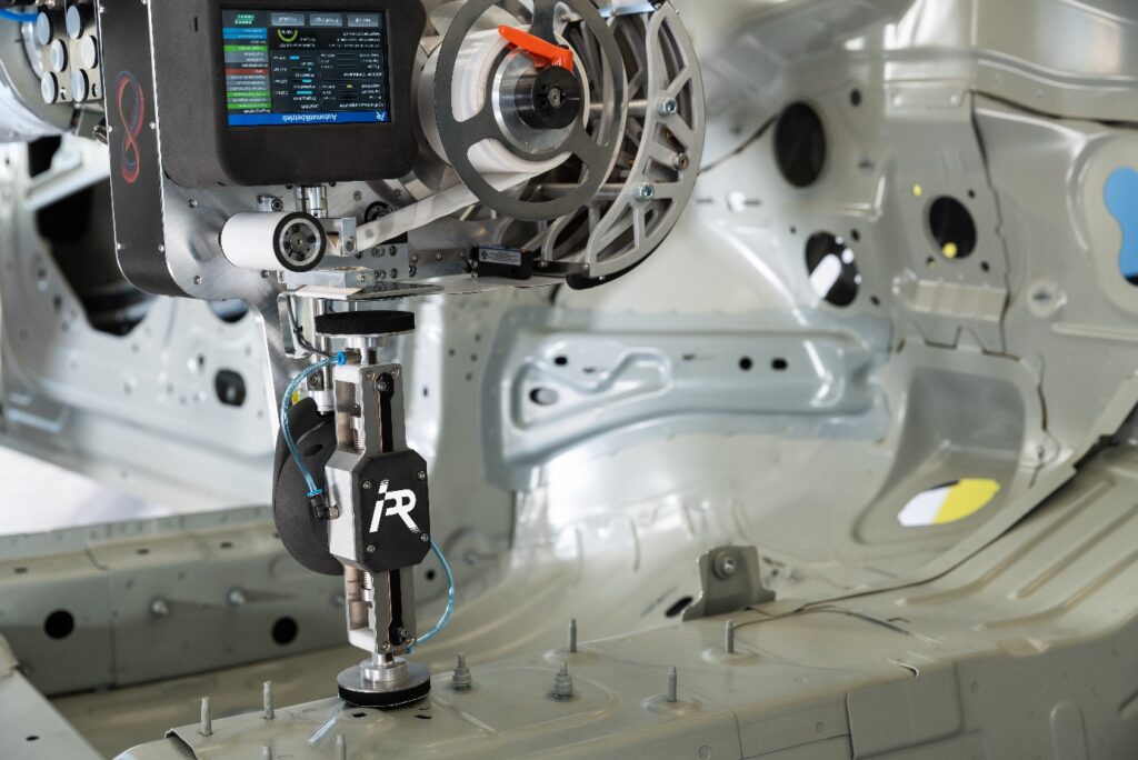 Das PSH-System ist ein vollautomatisiertes, robotergestütztes System für den zuverlässigen Lochverschluss. Bild: IPR-Intelligente Peripherien f�r Roboter GmbH