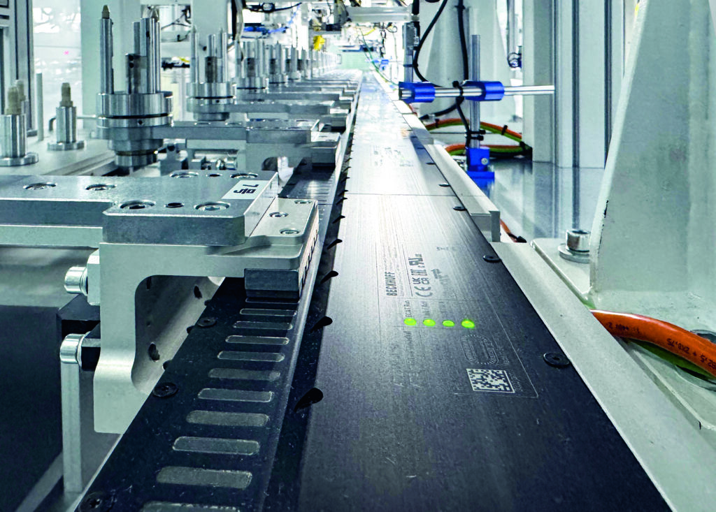 Das intelligente Transportsystem XTS von Beckhoff hat in besonderem Maß zur gesteigerten
Produktionseffizienz bei ZF in China beigetragen. Bild: ZF
