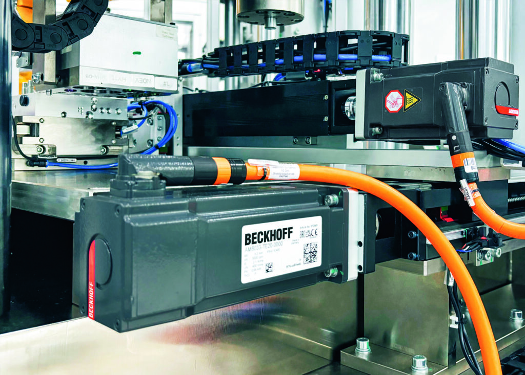 Für hochdynamische Bewegungen sorgen auch die Beckhoff Servomotoren AM8000 mit One Cable Technology (OCT). Bild: ZF