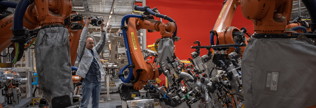 At Volkswagen Zwickau the photogrammetry inspection system DPA guarantees a high-productivity workflow, from signalling and recording to calculation and reporting, and with minimal training. Bild: Hexagon Manufacturing Intelligence GmbH