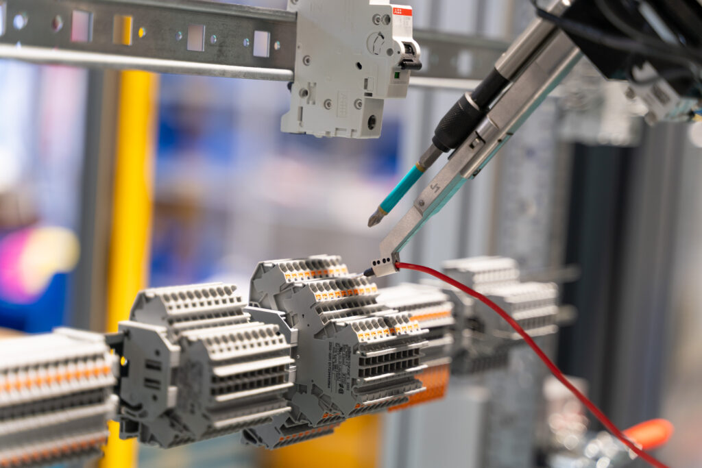Bild 3 | Wago bietet mit dem modularen Cabinet Wiring Robot eine neue Automatisierungslösung für die effiziente Schaltschrankverdrahtung. Bild: Wago GmbH & Co. KG