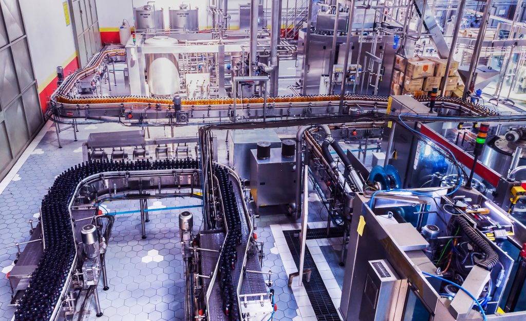 Die Connected Industries der Zukunft sind hochproduktiv, flexibel und reaktionsschnell, weil sie anhand von Daten einzigartige
Echtzeit-Einblicke in das Geschehen in der Fertigung bieten.