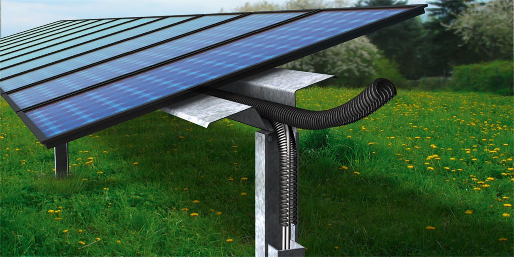 Co-flex PP-UV schützt die Verbindung zwischen den einzelnen Solarmodulen. Das geschlitzte Rohr ist hochtemperaturbeständig und 20 Jahre lang UV-stabil. Bild: Fr�nkische Rohrwerke