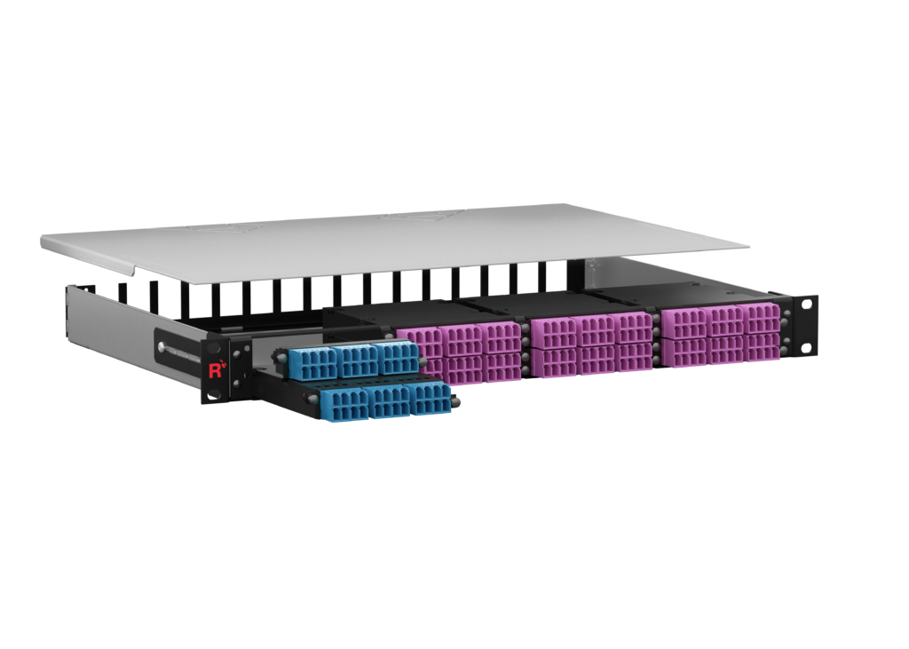 Preconnect Smap-G2 UHD bietet eine hohe Packungsdichte und integriert Steckplätze für die unterschiedlichsten Kabeltypen. Bild: Rosenberger-OSI GmbH & Co. OHG