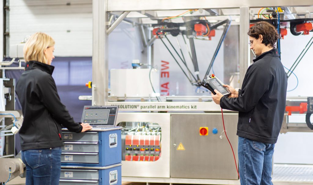Das Automation Framework ermöglicht das parallele Arbeiten während der Inbetriebnahme. Bild: SEW-Eurodrive GmbH & Co KG