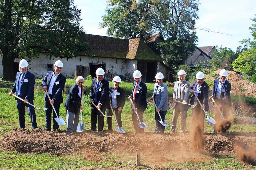 147619 156543774 h 720