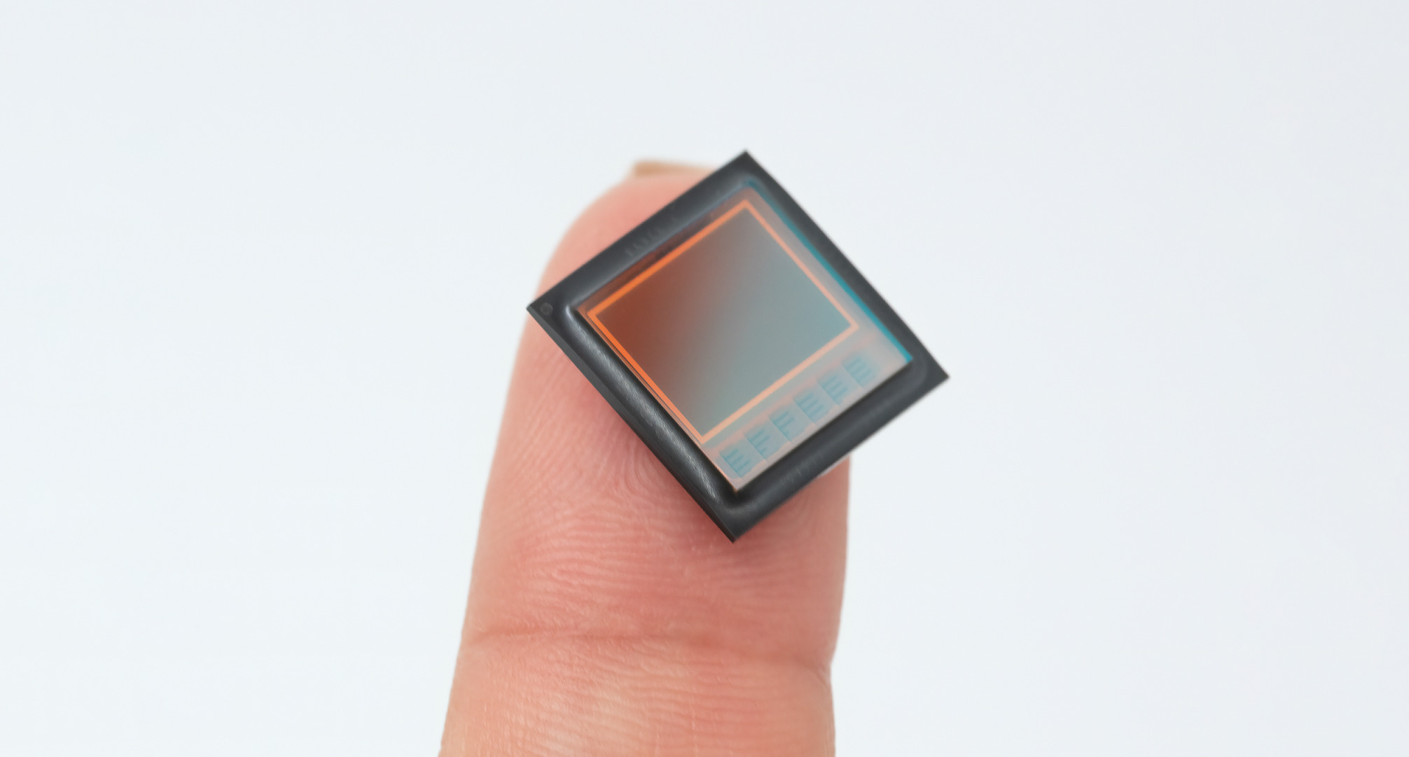 Low Cost HD SWIR Sensor for Mass-Market Applications