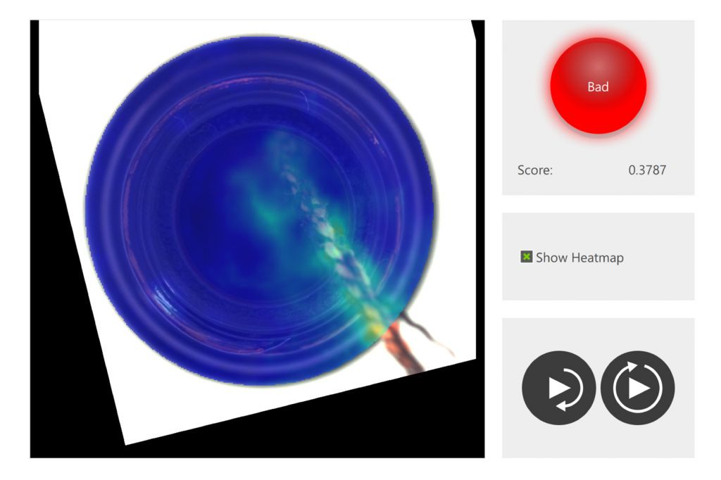 Bild 2 | Anomaly Detection mit Merlic am Beispiel der Inspektion
von Flaschenhälsen: Die Heatmap visualisiert den Defekt.