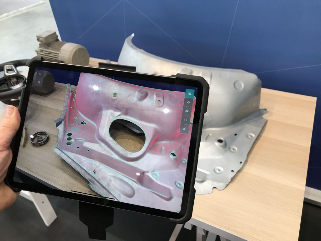 VisionLib von Visometry (www.visometry.com) kombiniert CAD- und 3D-Daten mit Bildverarbeitung und analysiert sie in Echtzeit gegen CAD-Daten.