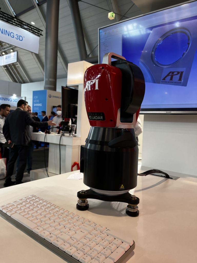 Das Interferometer-basierte Ladar-Inline-System Dynamic 9D Ladar von API erfasst mit bis zu 20kHz sowohl Abstands- als auch Oberfl&auml;chengeometriedaten.