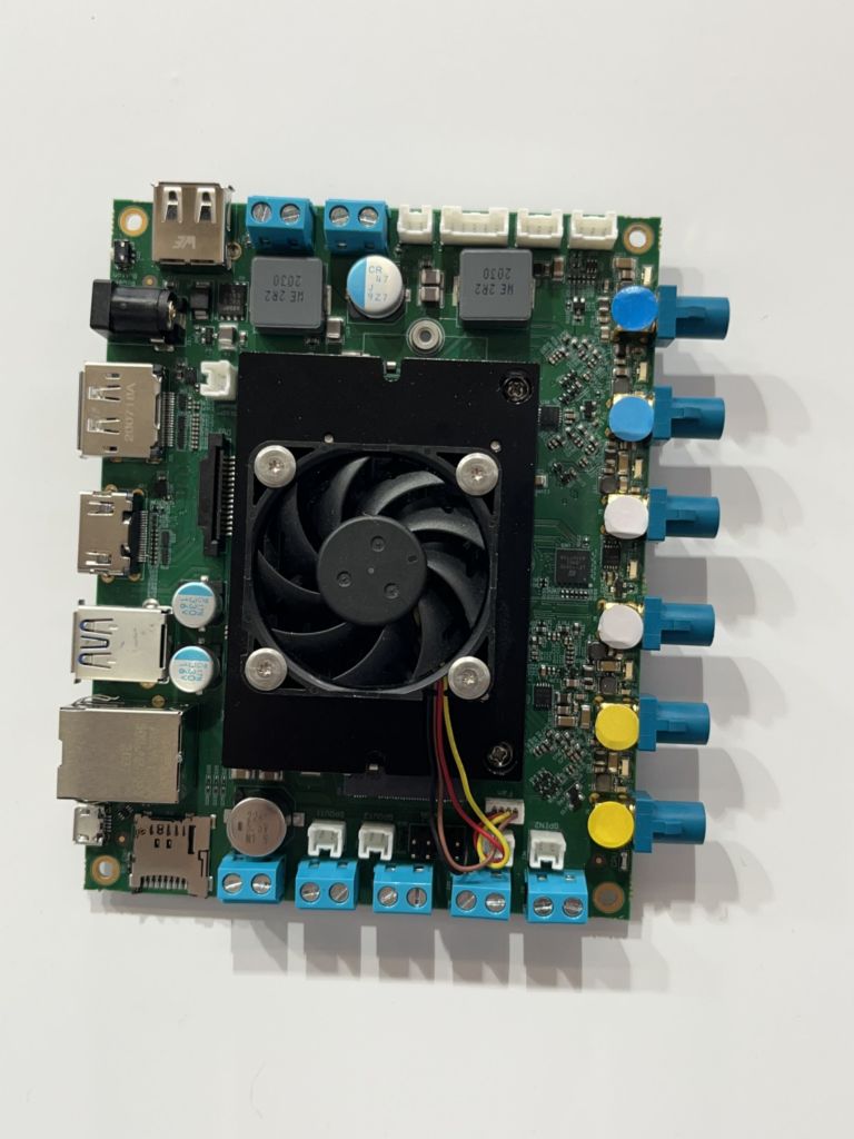 Bild 4 Das 6-Kanal Carrier Board von The Imaging Source verfügt über sechs Fakra Kamera-Eingänge, an die bis zu sechs FPD-Link III Kameras angeschlossen werden können.