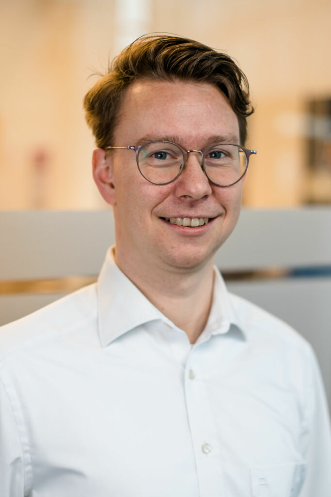 Wenn es Abweichungen in den Spezifikationen gibt, erf&uuml;llen wir kundenspezifische Sonderw&uuml;nsche auf Anfrage gewohnt kompetent und zuverl&auml;ssig.Dr. Klaus Kerschensteiner, Sill Optics