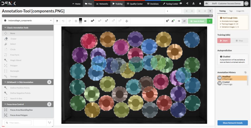Image 1 | Pick&Place application (truck components) and component counting. The components are randomly distributed. The application uses simple single lighting, which leads to strong shadows being cast at the edges.