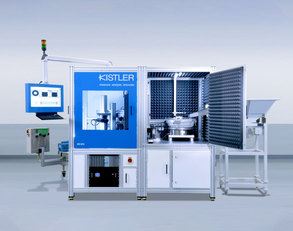 Bild 3 | Variante des Prüf- und Sortierautomaten KVC 821 mit kontinuierlicher Zuführung. Die einzelnen Prüfstationen des Drehtellers werden getaktet durchlaufen.