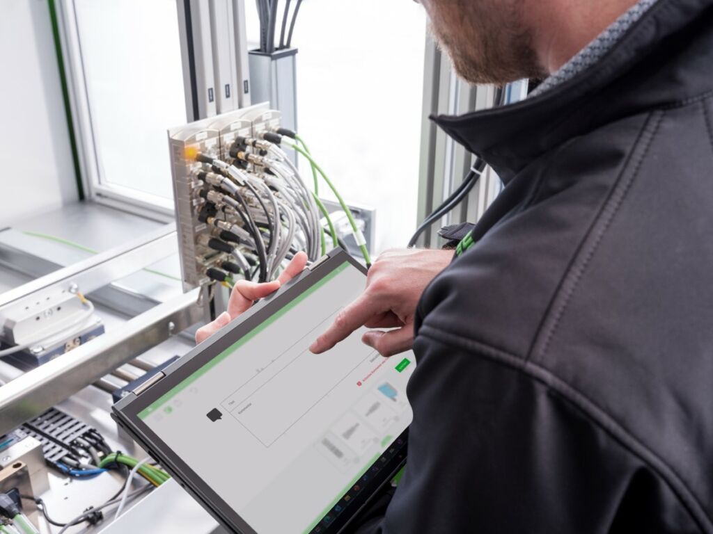 Bild 4 | uKonn-X dokumentiert automatisch digital das Bestätigen, Prüfen und Kommentieren der einzelnen
Installationsschritte.