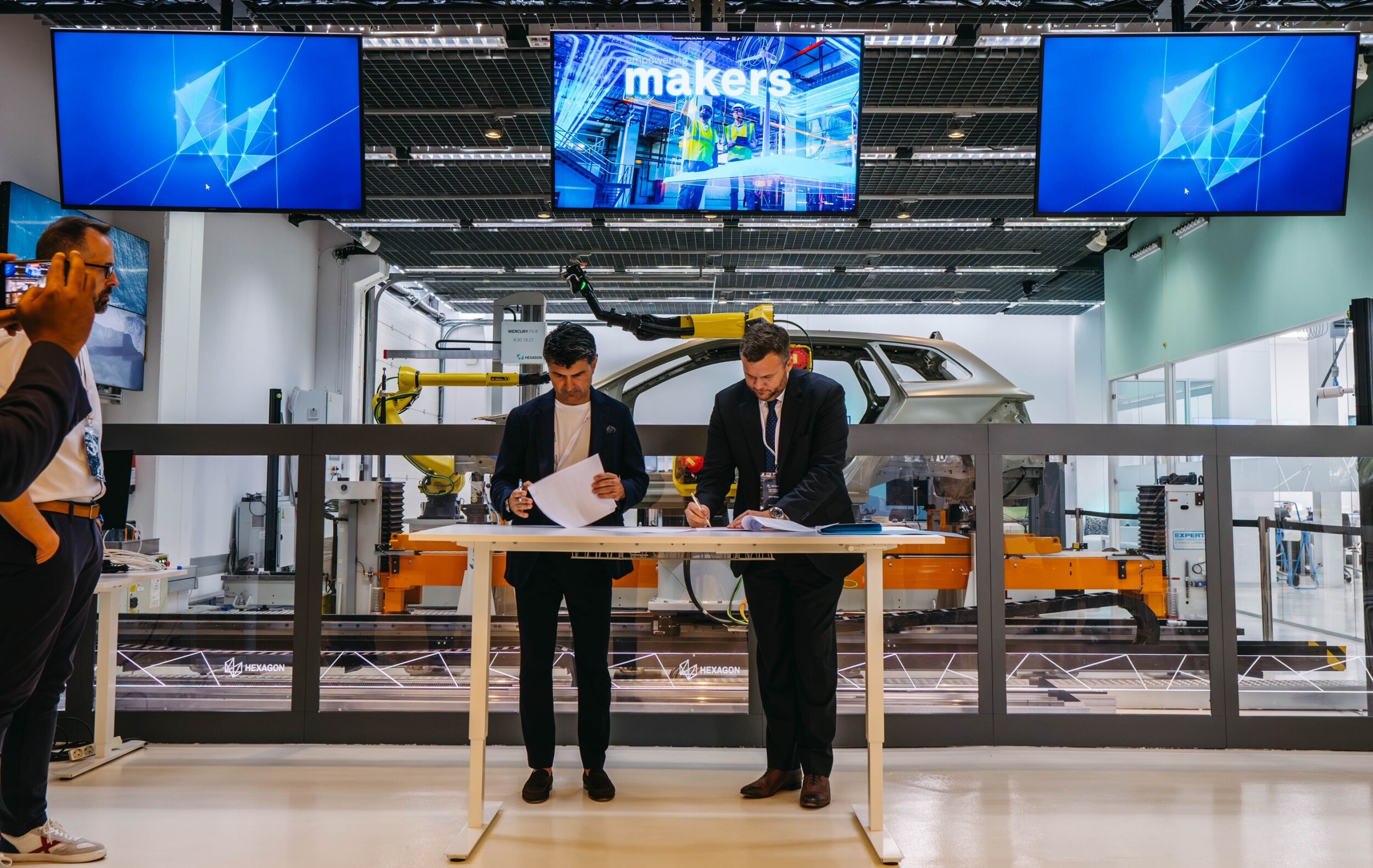 Erweiterte Partnerschaft Hexagon und Seat