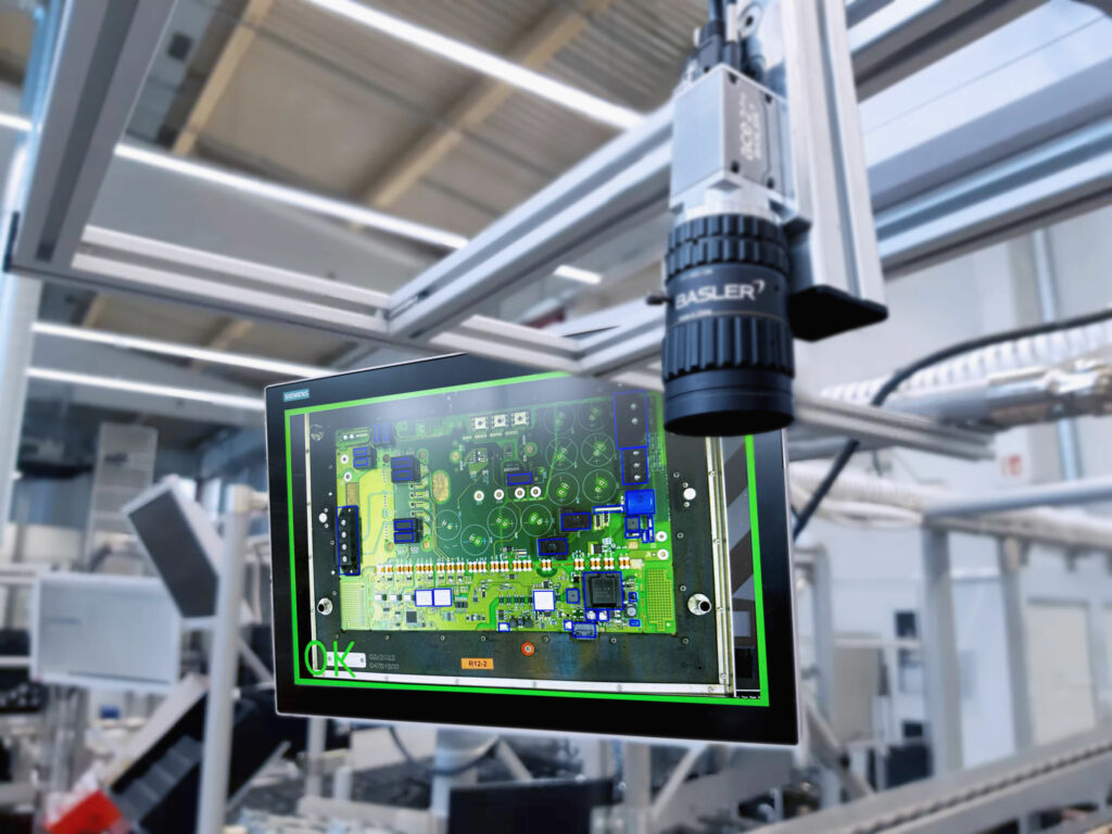 Bild 2 | Siemens Ger&auml;tewerk Erlangen: visuelle Inspektion von Leiterplatten mit Industrial Edge.