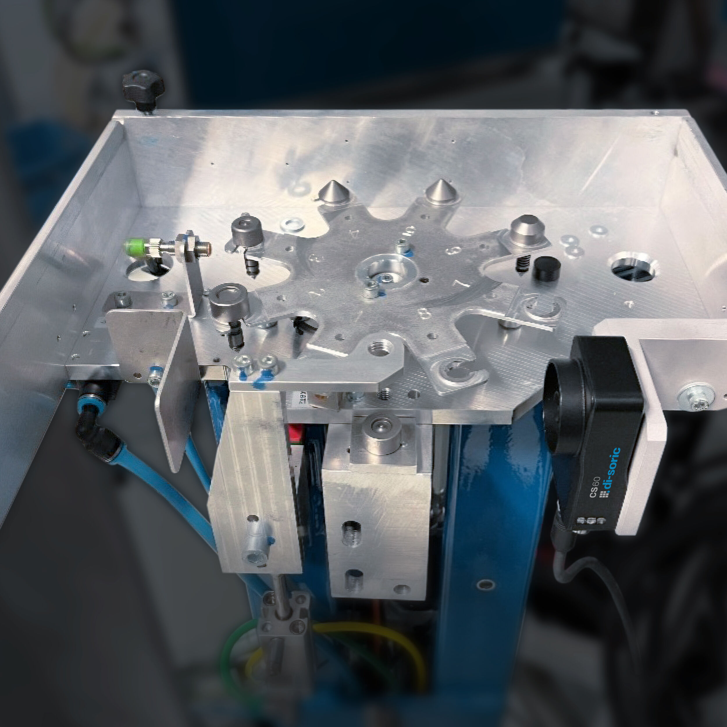 Bild 1 | Matrizenwechsler mit acht Aufnahmen für unterschiedliche Matrizen.