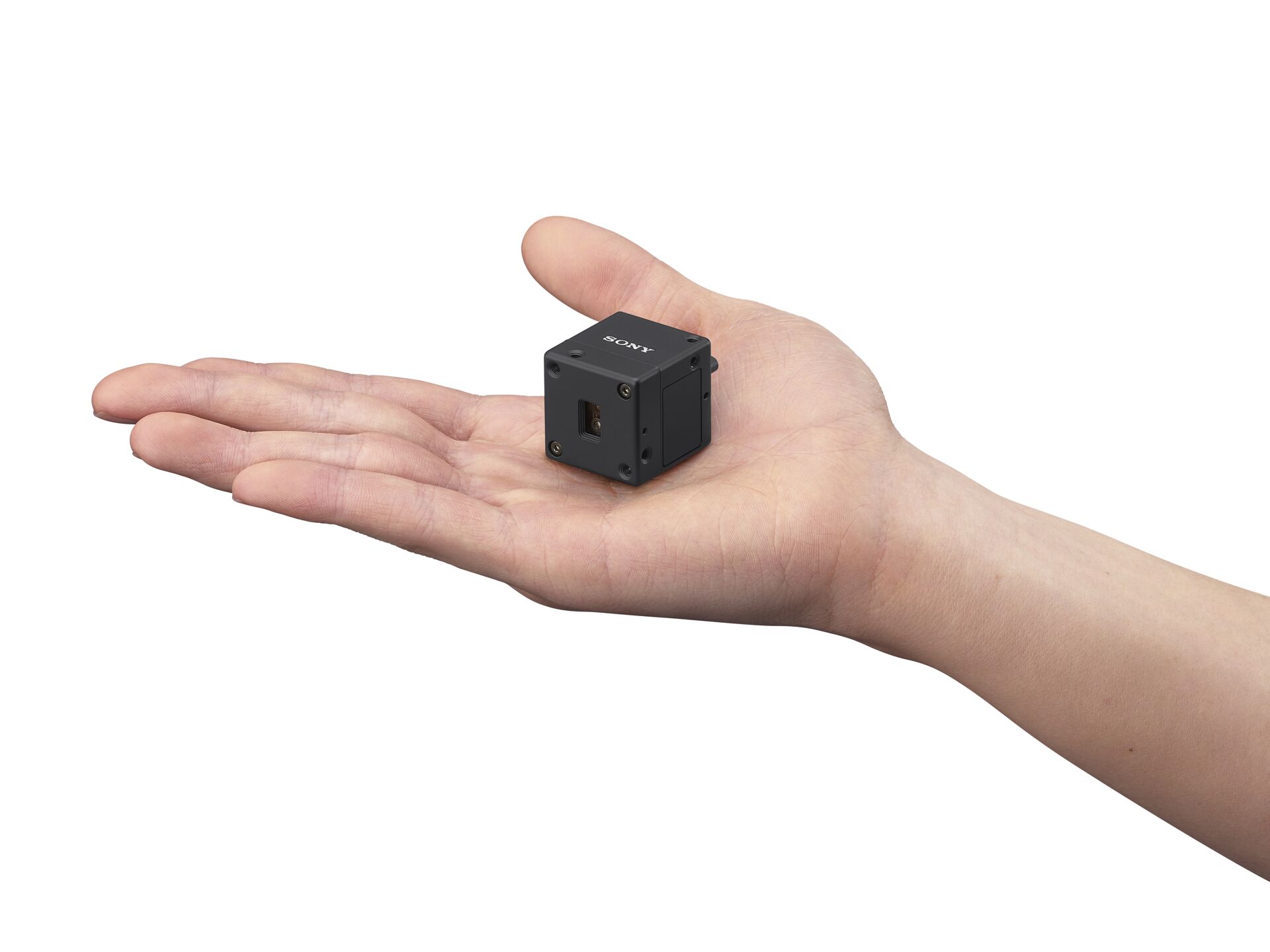 Bild 1: Der Lidar-Tiefensensors AS-DT1 von Sony ISS ist aktuell der weltweit kleinste und leichteste Lidar-Tiefensensor mit Abmessungen von 29x29x31mm. Das proprietäre dToF-Entfernungsmessungsmodul mit einem Spad-Sensor nutzt mehrere Punkte zur Entfernung