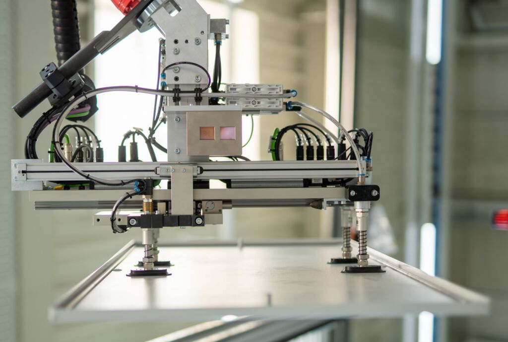 Bild 2 | Die 3D-ToF-Kamera Blaze von Basler ist in den Robotergreifer integriert.