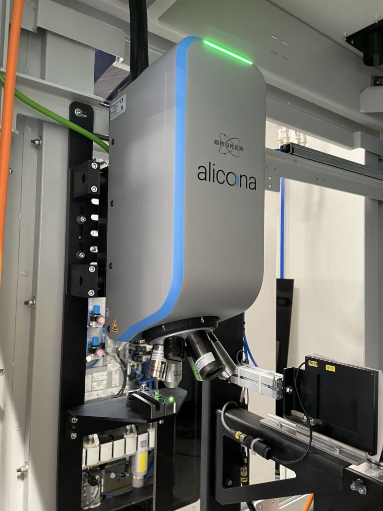 Bild 1 | Der SensorX ist ein
optischer 3D-Messtechnik-Sensor zur Integration in Produktionsmaschinen und automatisierte Fertigungssysteme.