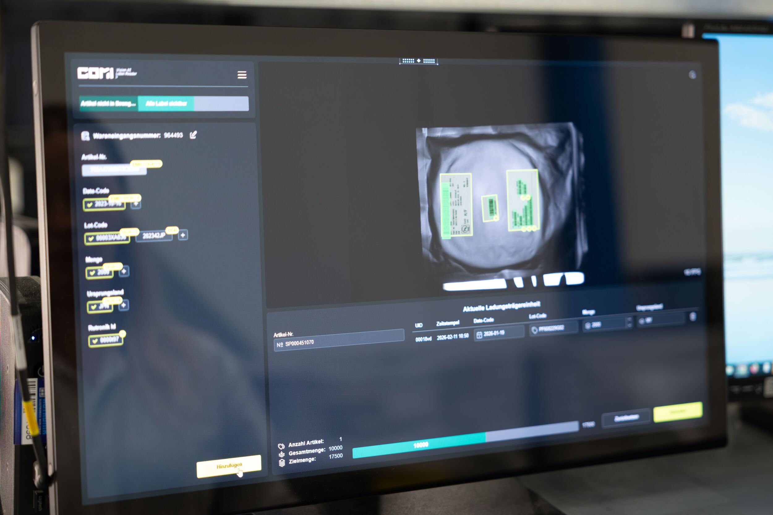 Die KI analysiert sowohl Codes als auch Klartext und ist in der Lage, Inhalte ohne feste Konventionen korrekt zuzuordnen.
