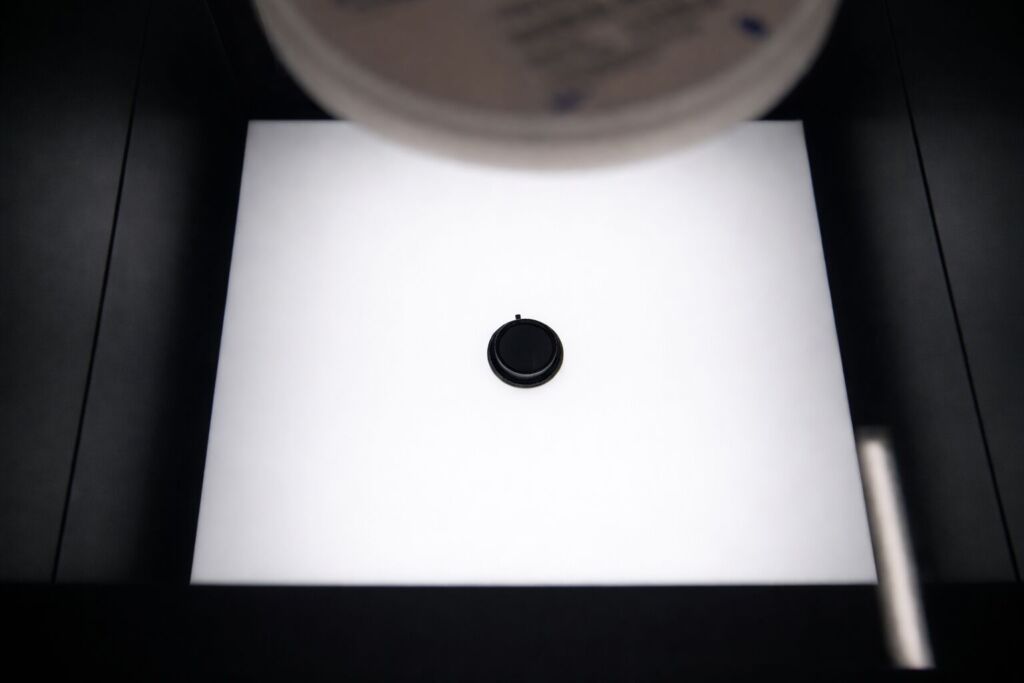 Die eingesetzten Flexlight-Beleuchtungssysteme von MBJ Imaging sorgen für eine gleichmäßige Ausleuchtung der gesamten Erfassungsfläche.