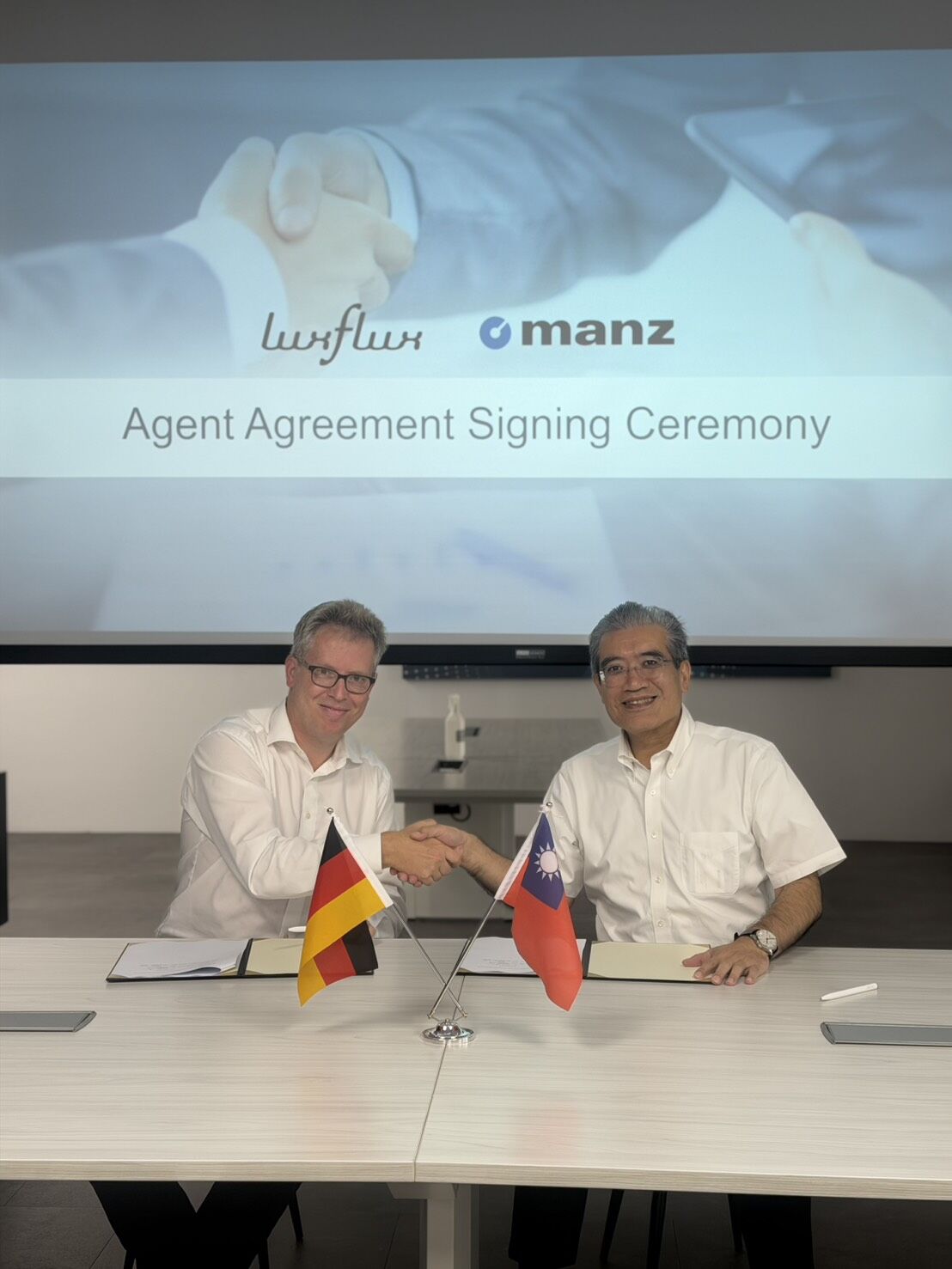 LuxFlux und Manz Asia schließen Partnerschaft