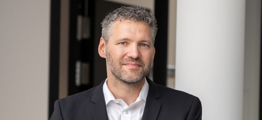 caq florian schwarz quer