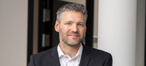 caq florian schwarz quer