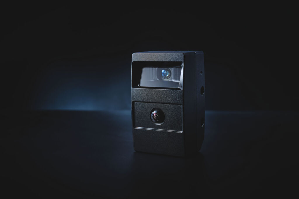 O3M ist ein intelligentes 3D-Kamerasystem mit zwei integrierten Kameras – einer Standard-2D-Kamera und einer 3D-Kamera.