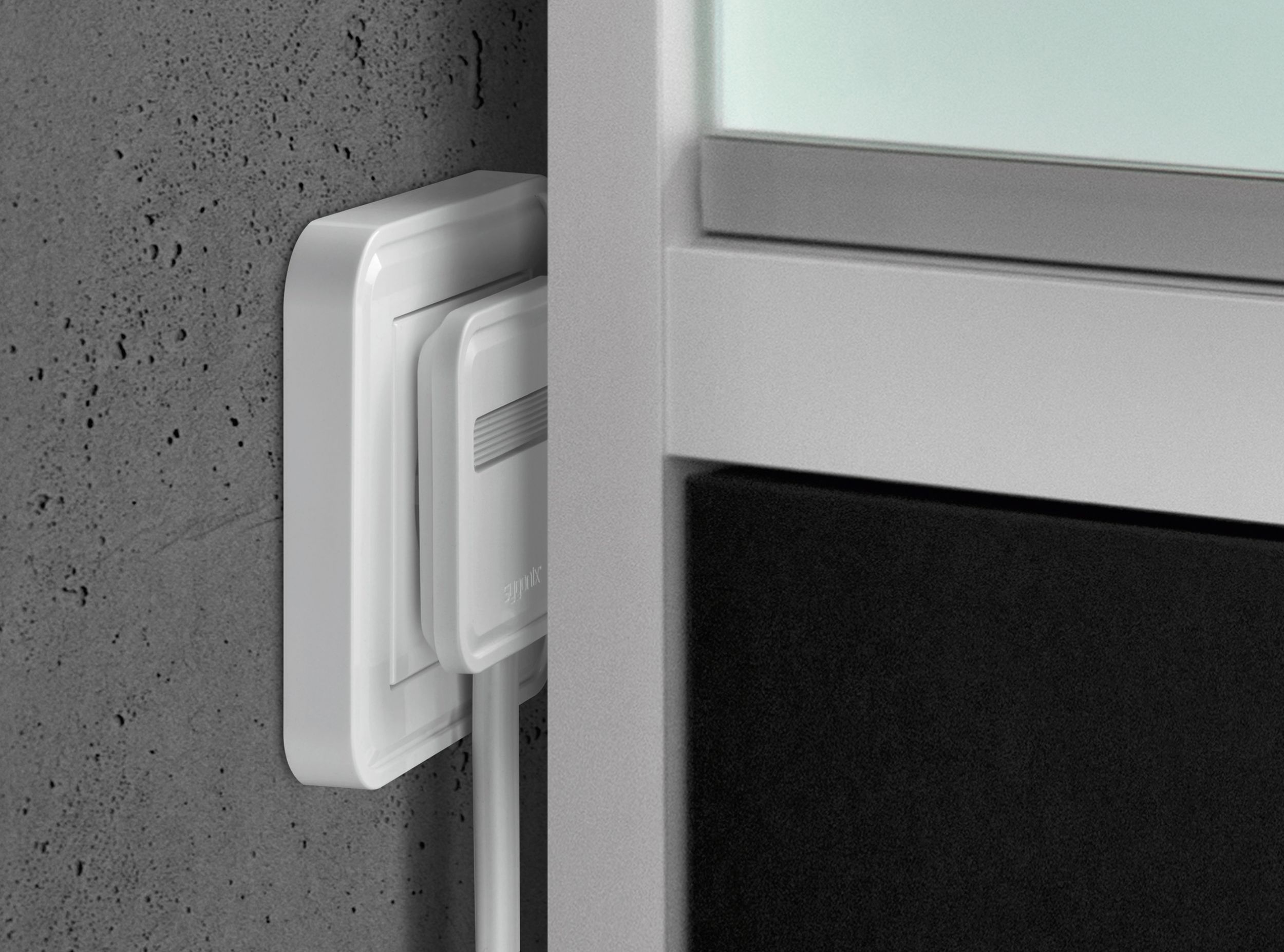 Flachstecker mit ausziehbarer Aussteckhilfe