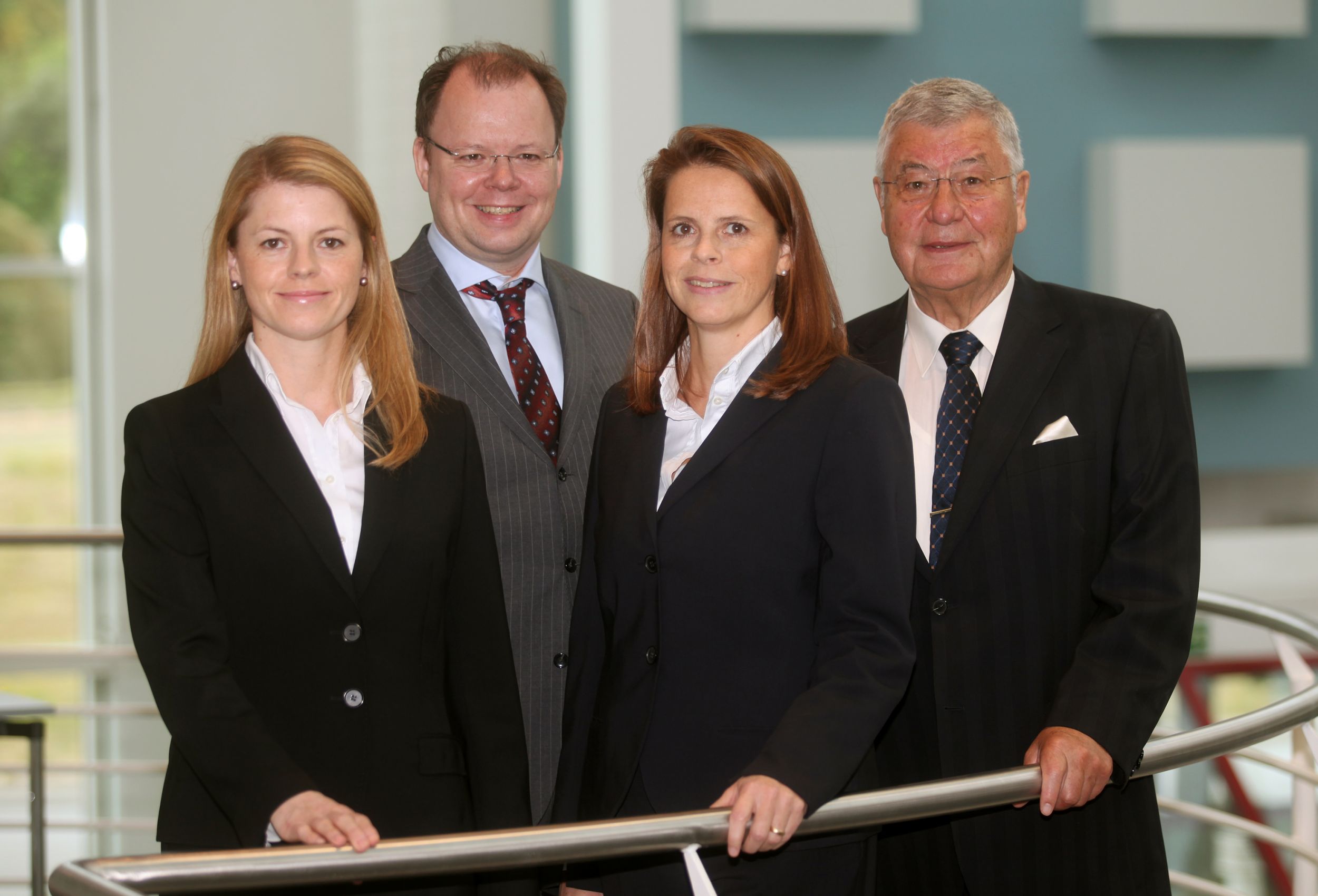 206911