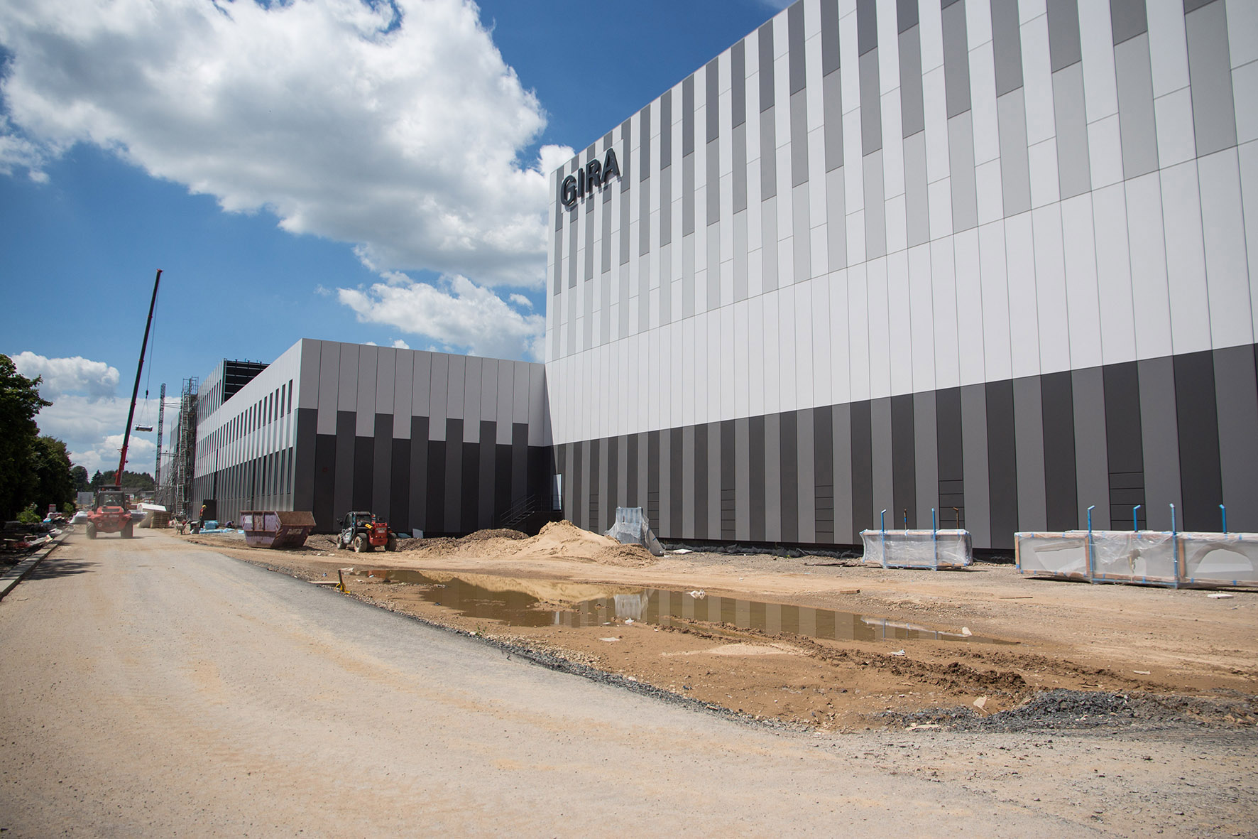 Neues Gira Produktions-, Logistik- und Entwicklungszentrum