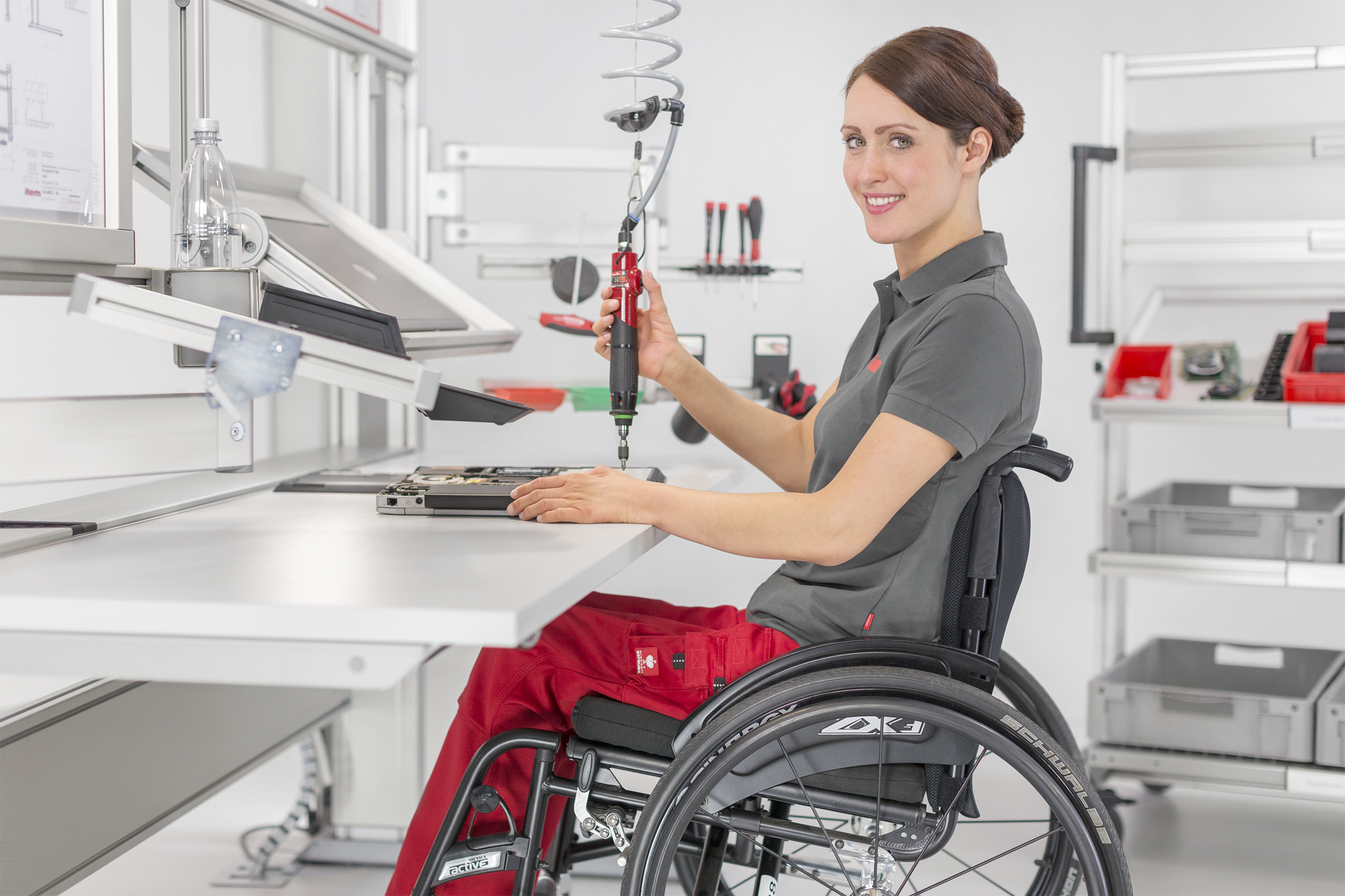 web 149128 item FA Behindertengerechte Arbeits 20181022094701