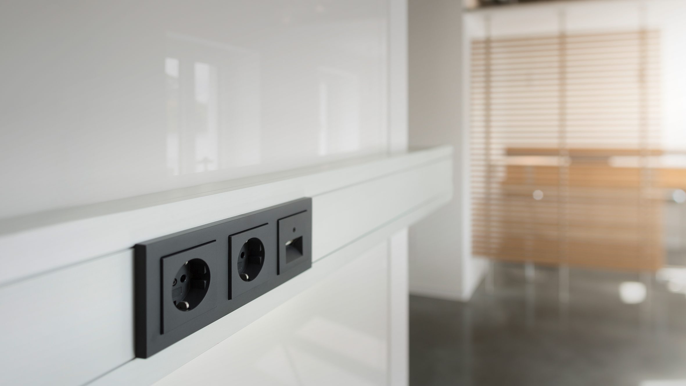 Rehau verkauft Cable Management an OBO Bettermann cropped-E53-D048.jpg
