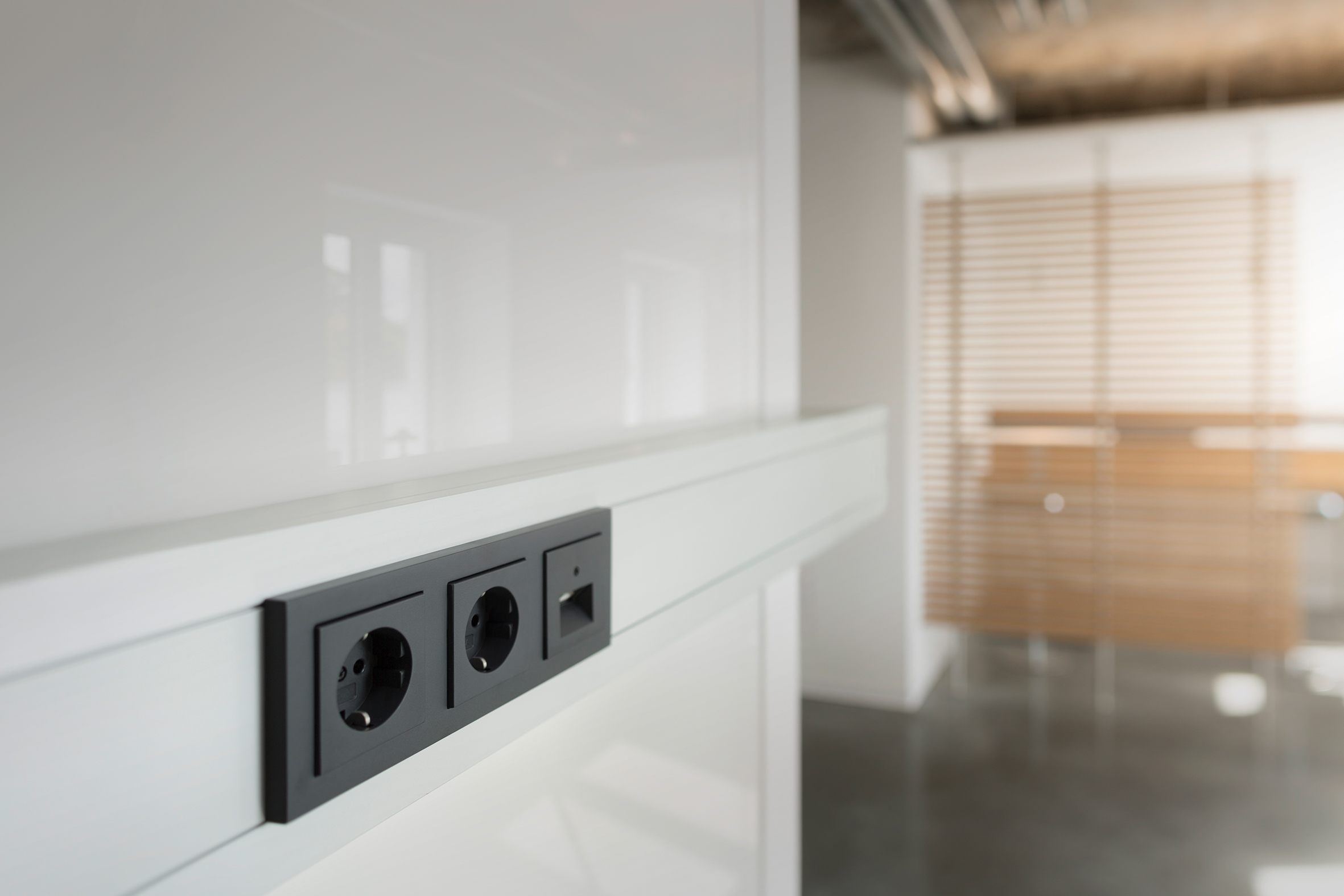 Rehau verkauft Cable Management 260546