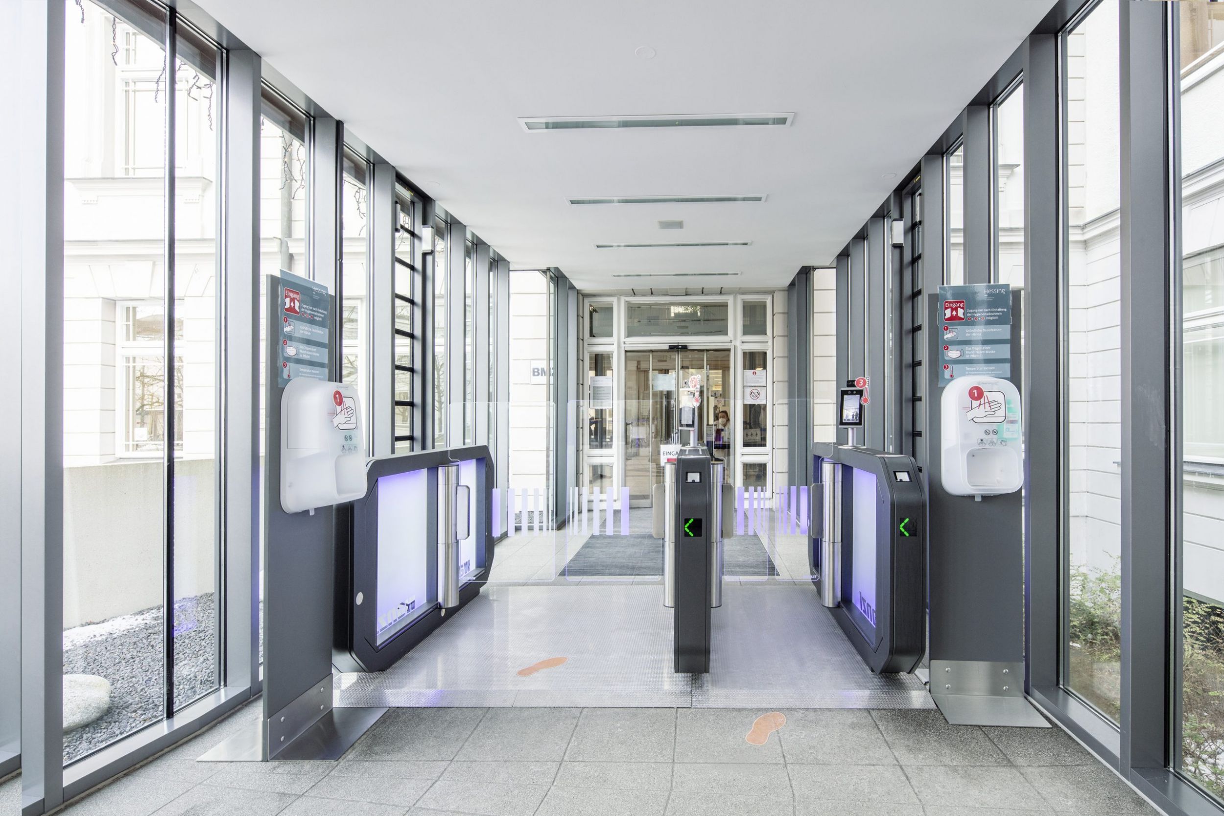 web_202712_Wanzl_Galaxy-Gate-Protect_Hessing-Klinik_Wanzl-2