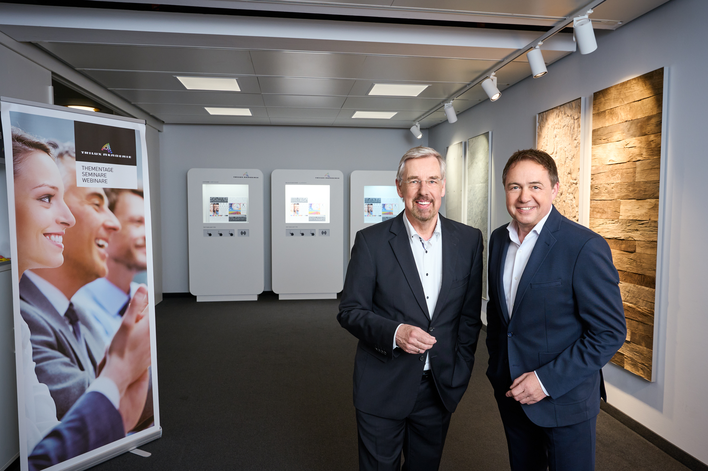 Führungswechsel in der Trilux Akademie Heiner Hans übergibt die Leitung der Trilux Akademien nach zwölf Jahren an Christof Volmer (rechts im Bild).