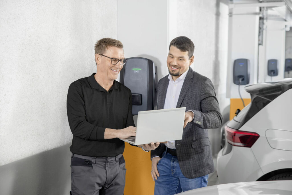 Bis zu 50 AC-Smart-Wallboxen können über die Weboberfläche remote gesteuert und überwacht werden