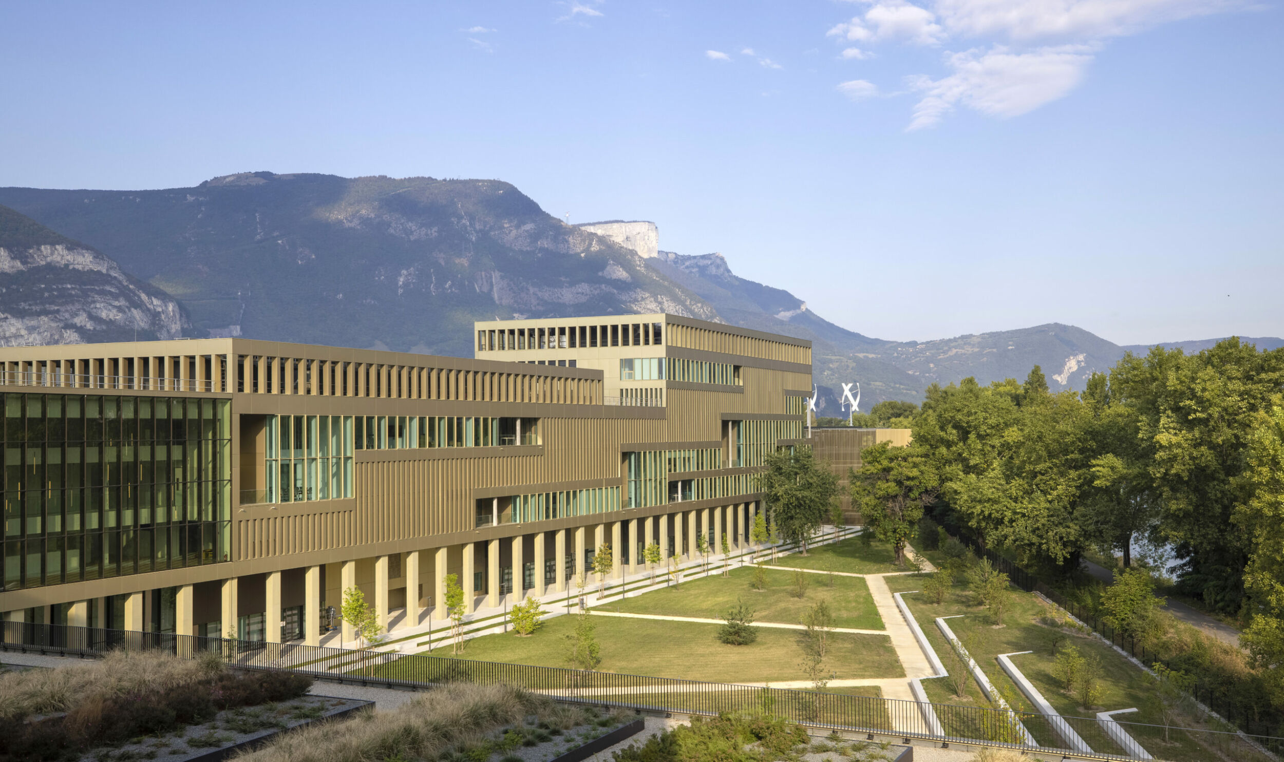 Auch am Schneider-Electric-Standort Intencity in Grenoble kommen digitale Energieeffizienztechnologien zum Einsatz. Das Areal arbeitet etwa 10x so effizient wie der europ&auml;ische Durchschnitt.