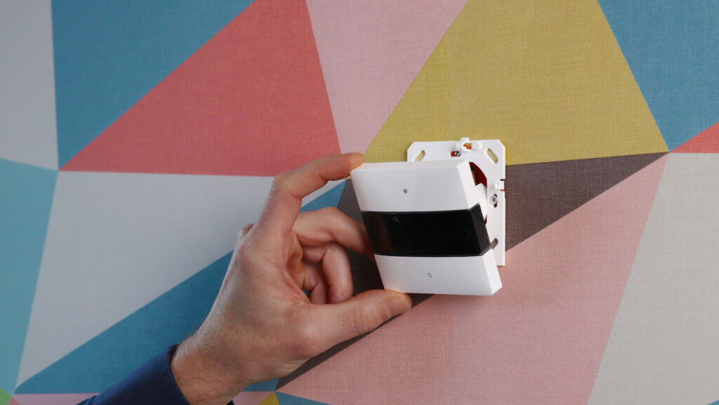 Luxorliving IP-RF bildet die Systemzentrale von Smart Start und dient zusätzlich auch als Bedienelement.