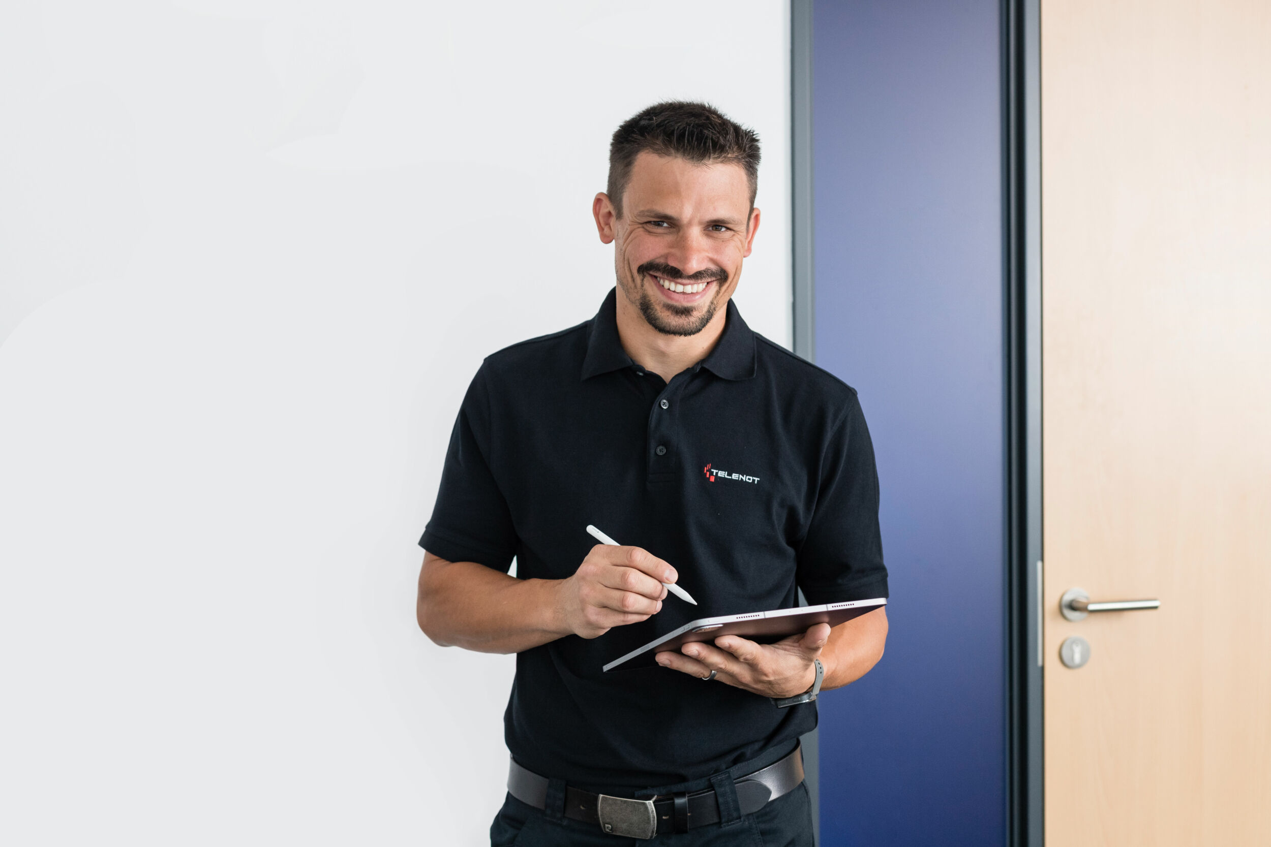 Eine Anforderung der DIN/VDEV0826-1: Projektierung, Montage und Wartung müssen ausschließlich durch entsprechend qualifizierte Fachbetriebe erfolgen.