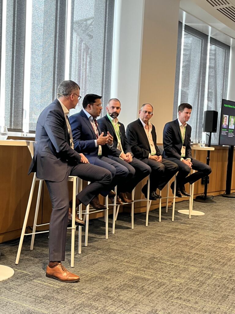 Rohan Kelkar (2. von links) diskutierte auf dem Innovation Summit in Paris mit Partnerunternehmen &uuml;ber die neue Energielandschaft und die Rolle von Kooperationen.