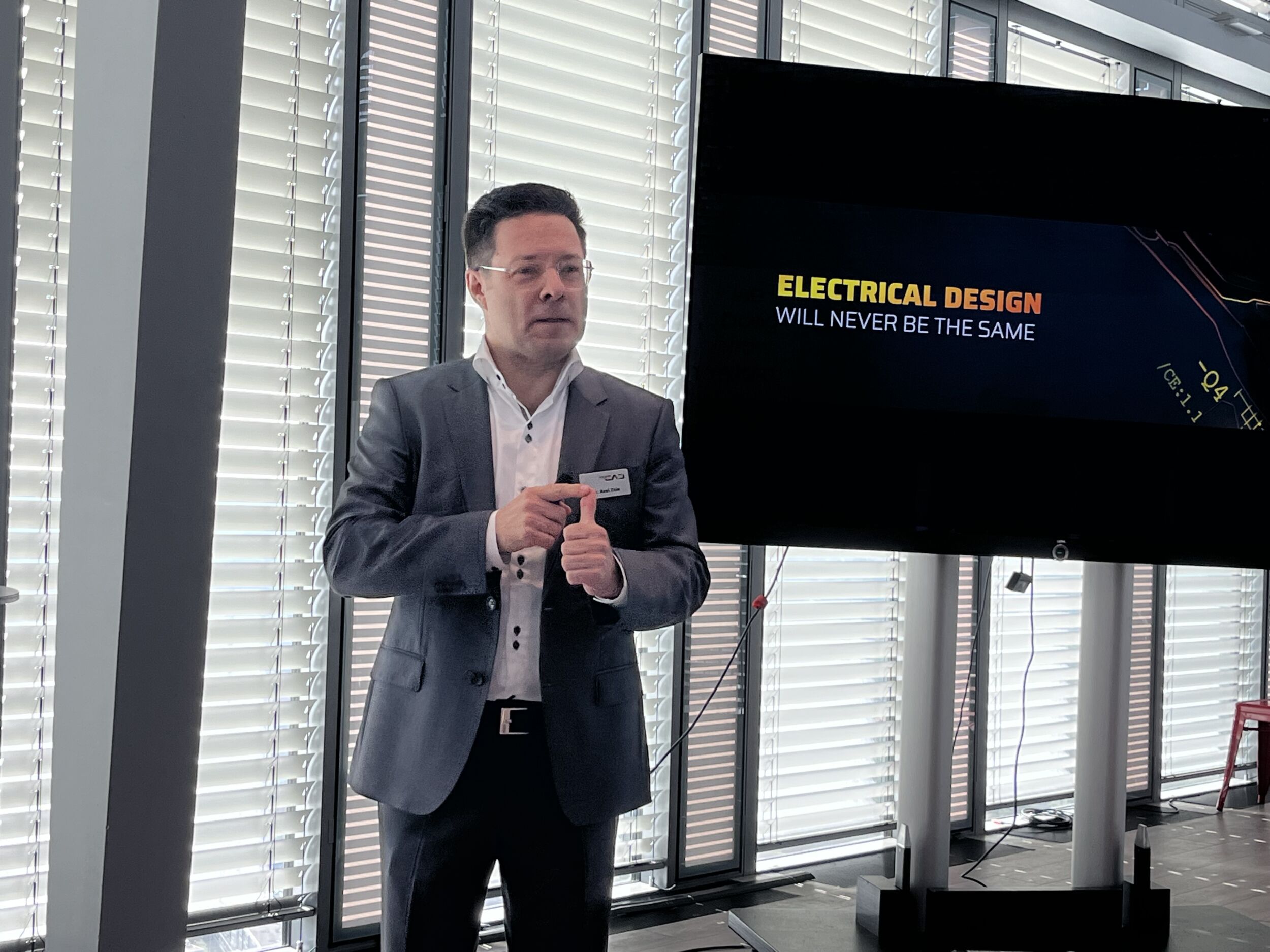 WSCAD zeigt erste KI-gestützte E-CAD Software