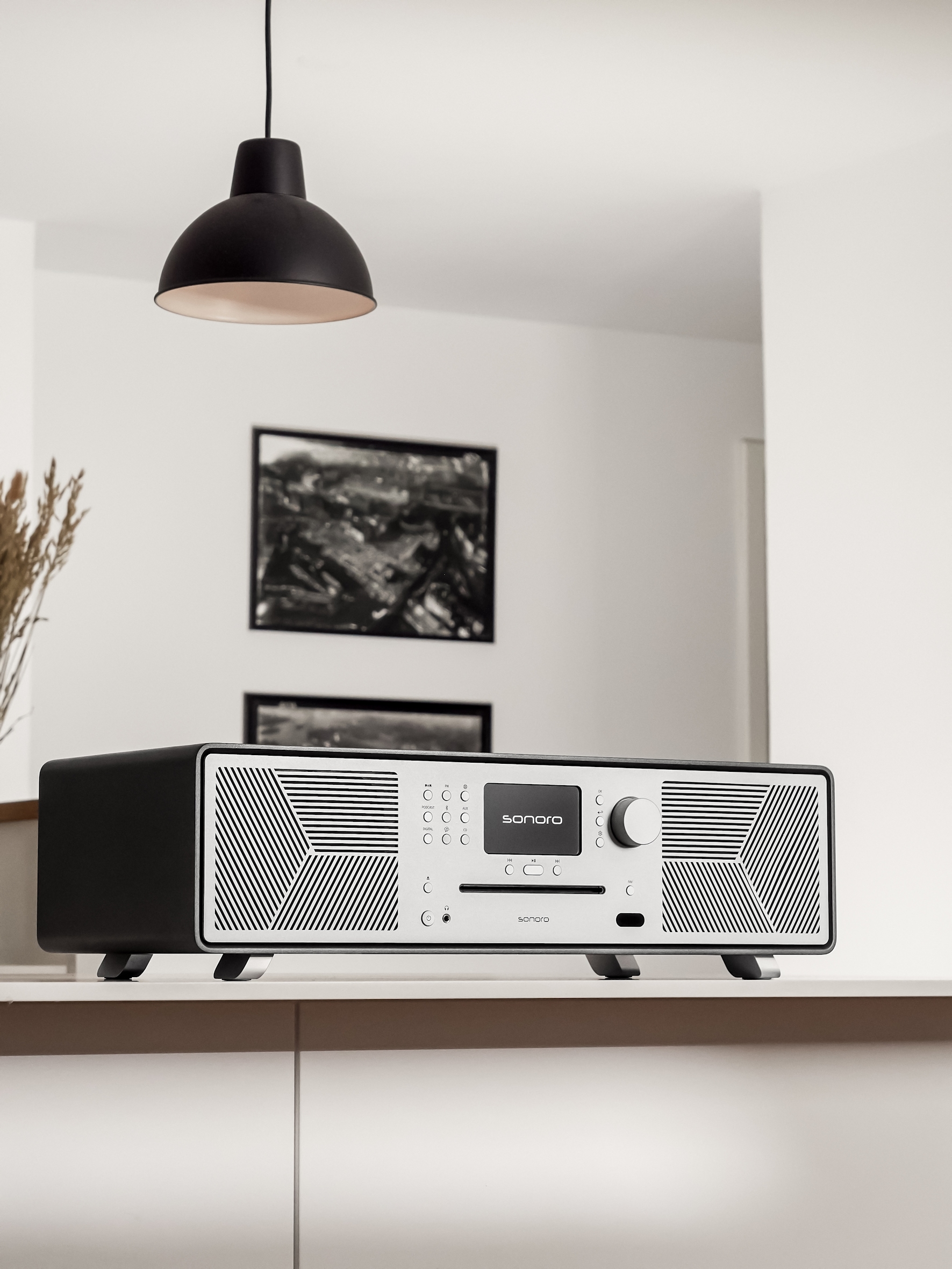 Smarte und elegante Musiksteuerung mit KNX Über den Gira X1 ist die Einbindung der smarten Audiosysteme von Sonoro möglich. Hier das Meisterstück (Gen.2).