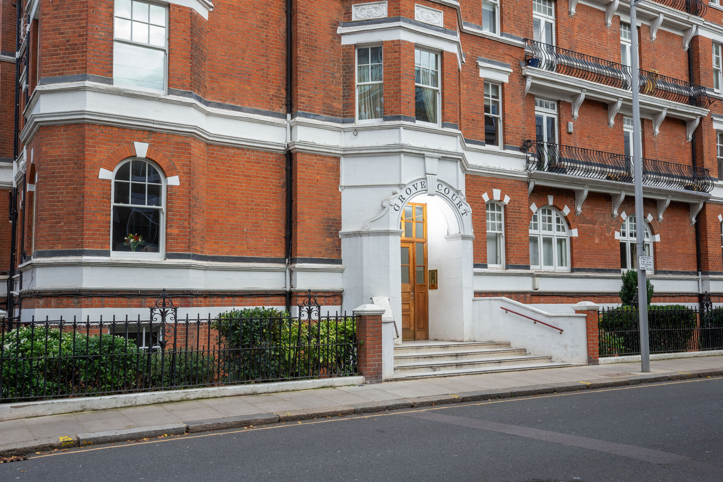 Türkommunikation smart geplant und modernisiert Grove Court in London, England