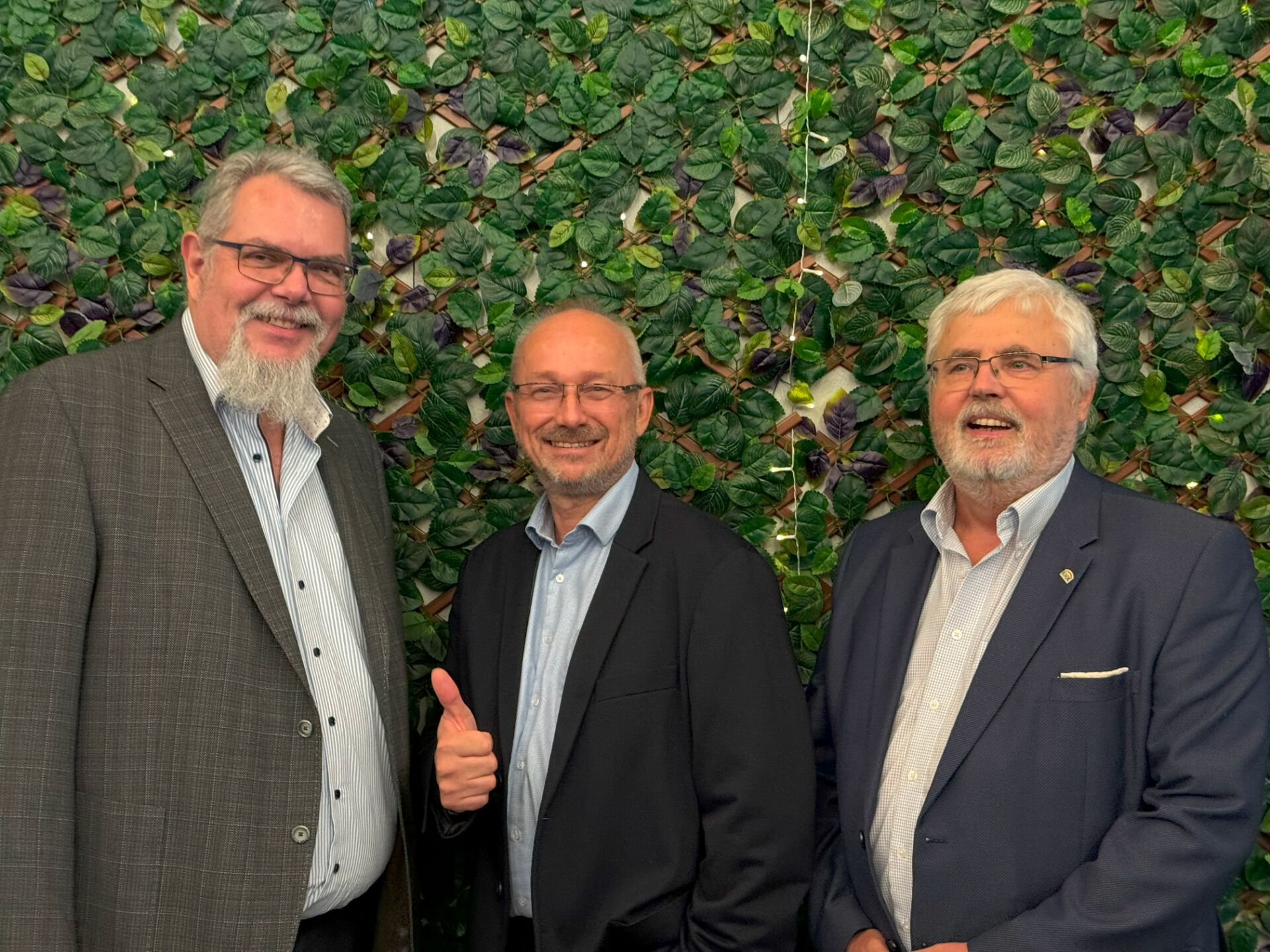 KNX-Vorstand ernennt neuen Präsidenten und neuen Vize Von links nach rechts: Klaus Wächter - neuer Vizepräsident, Jean-Christophe Krieger - neuer Präsident, Franz Kammerl - scheidender Präsident