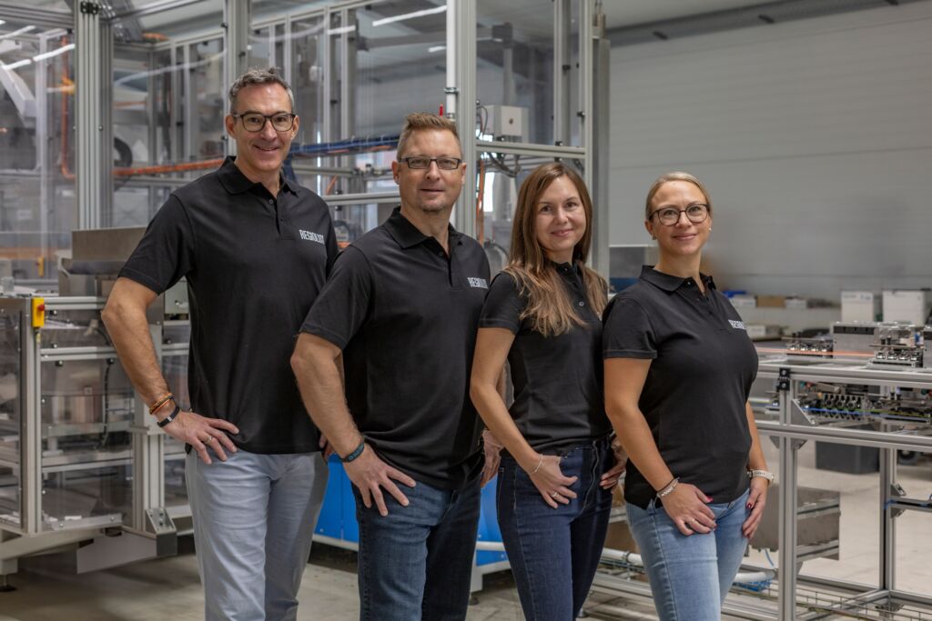 Ein starkes Team geht f&uuml;r die Regiolux Austria GmbH zum 1. Januar 2025 an den Start: F&uuml;r eine kompetente Beratung und umfassenden Service sorgen (v.l.n.r) Andreas Dunzinger (Country Manager &Ouml;sterreich), Reinhold Pfister (Sales Manager Export), Jessica Metten (Vertriebsinnendienst f&uuml;r &Ouml;sterreich) und Nadja Zink (Vertriebsinnendienst f&uuml;r &Ouml;sterreich). 