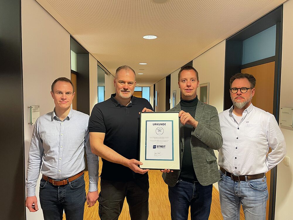 STREIT Software ist offizieller Partner der GC-Gruppe im Rahmen
der DigitalBox. Im Bild (v.l.n.r.): Jonas Kammerer (Leitung Online-Marketing
STREIT Software), Mario Deibel (GC-Gruppe), Dennis Weseloh (Leitung Vertrieb,
STREIT Software) und Lars Oberländer (GC-Gruppe). Gemeinsam setzen
sie auf digitale Lösungen für das Handwerk.